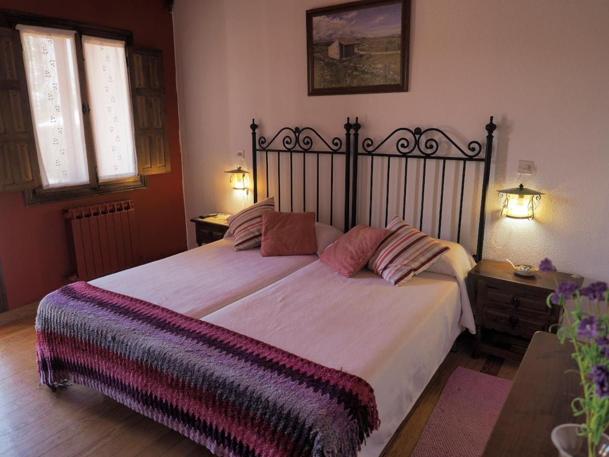 Hospedium Hostal Almanzor Navarredonda de Gredos Exterior photo