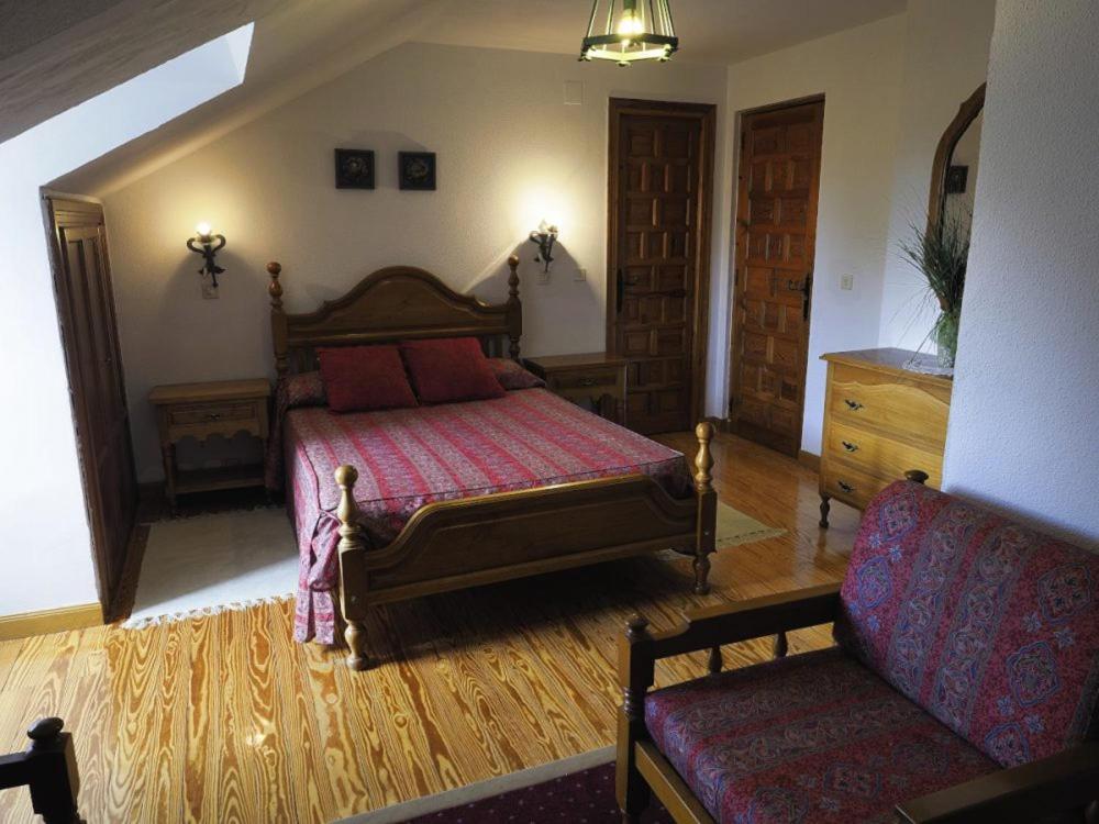 Hospedium Hostal Almanzor Navarredonda de Gredos Exterior photo