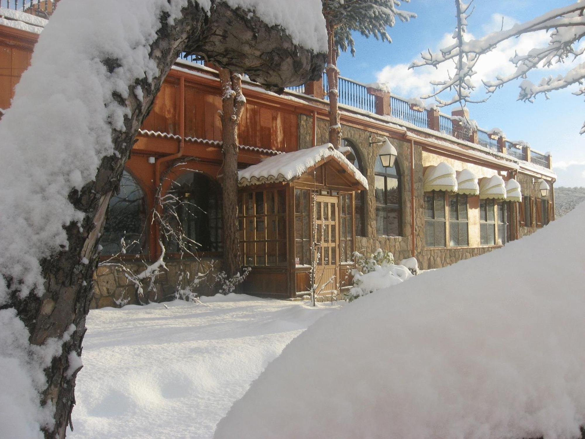 Hospedium Hostal Almanzor Navarredonda de Gredos Exterior photo