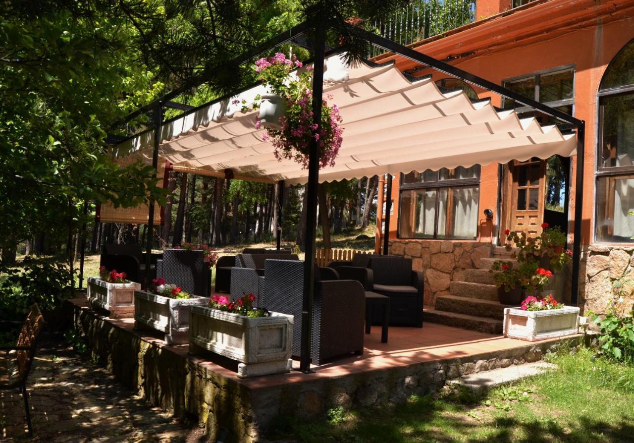 Hospedium Hostal Almanzor Navarredonda de Gredos Exterior photo