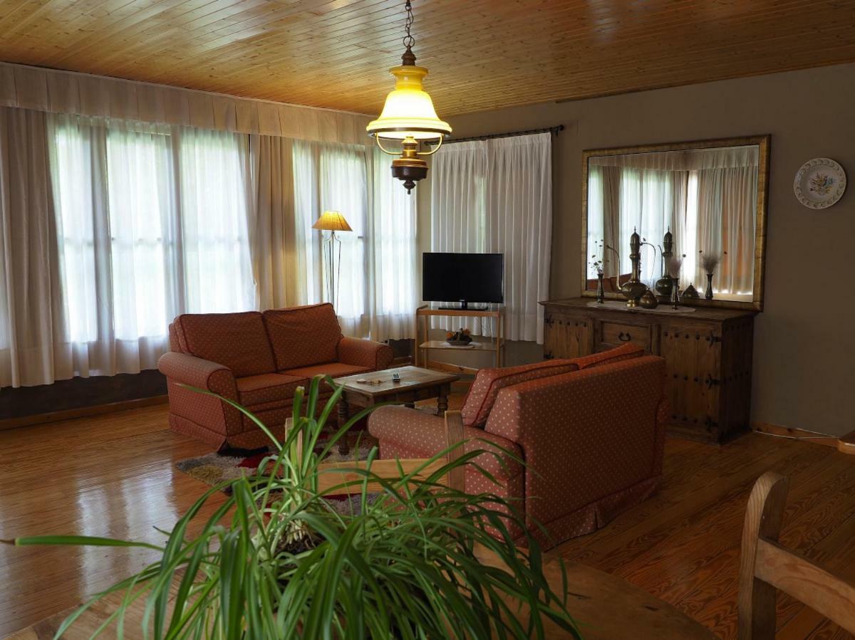 Hospedium Hostal Almanzor Navarredonda de Gredos Exterior photo